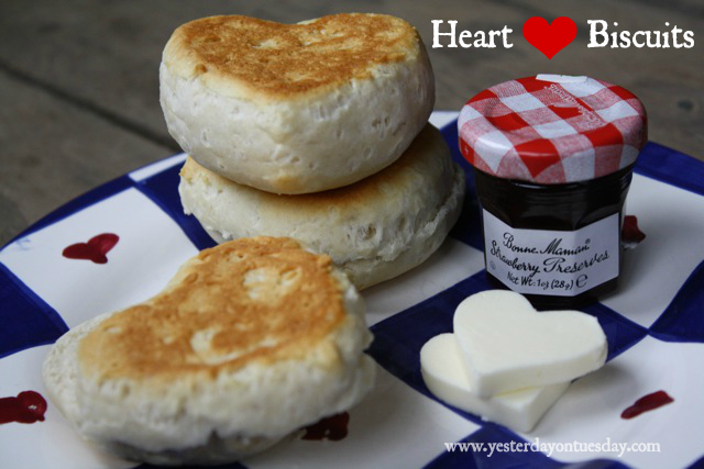 Valentine's Day Breakfast - YoT #valentinesday #valentinesdayfood #valentinesdaybreakfast #biscuits