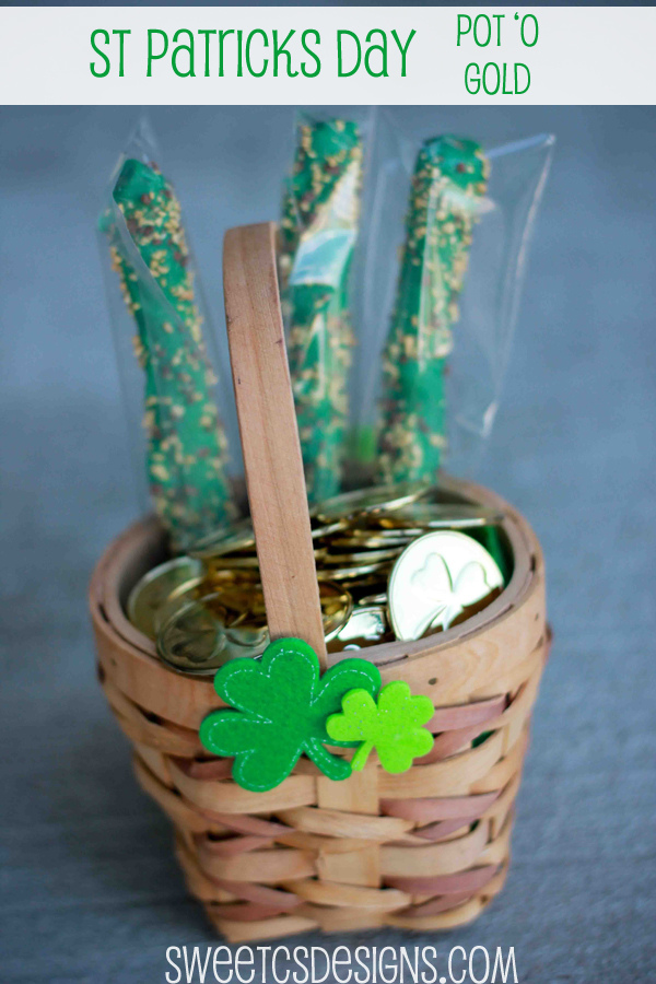 St. Patrick's Day Pot o' Gold - Sweet C's Designs #stpatricksday #stpatricksdaycrafts #greencrafts