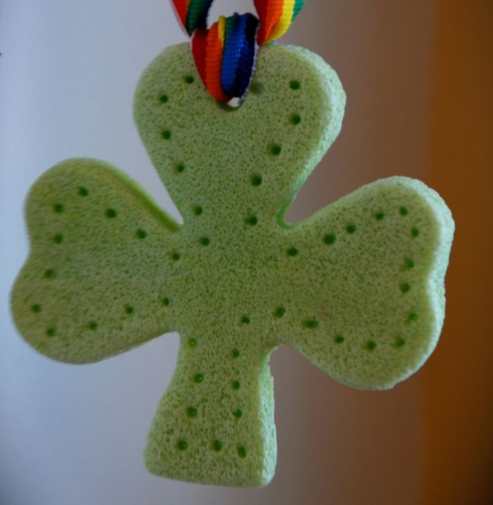 Lucky Charm - 2 Clever Blog #stpatricksday #stpatricksdaycrafts #greencrafts