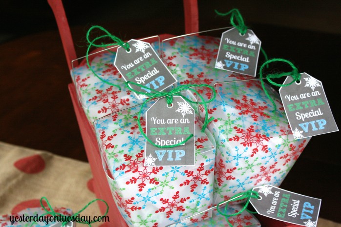 Giving Back to those VIP's in your life with a Extra Gum Holiday Gift Pack and free labels from http://yesterdayontuesday.com/staging