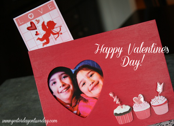 Valentine Sticker Frame, an easy kid's craft idea from http://yesterdayontuesday.com/staging