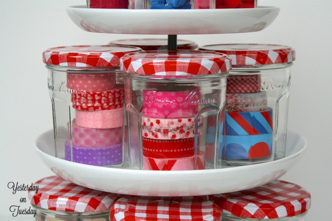 Save those glass jars and reuse them for organizing, entertaining and more from http://yesterdayontuesday.com/staging #glassjars 