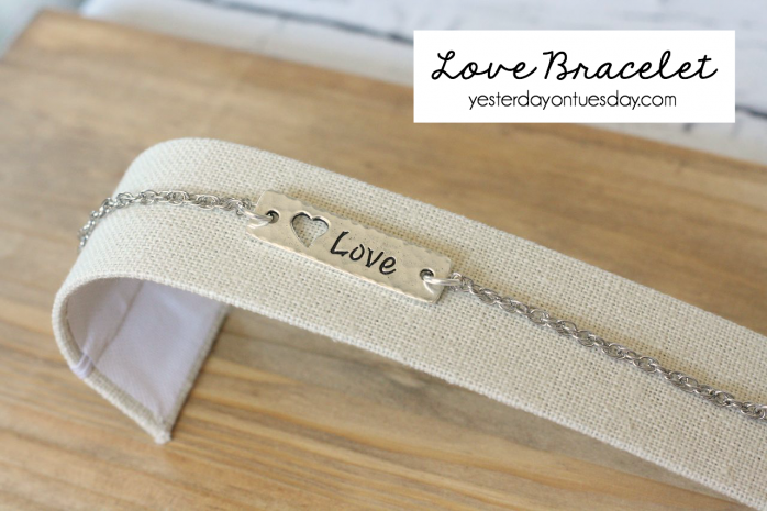 Love Bracelet for Mom tp celebrate Mother's Day. Fast and fun gift idea.