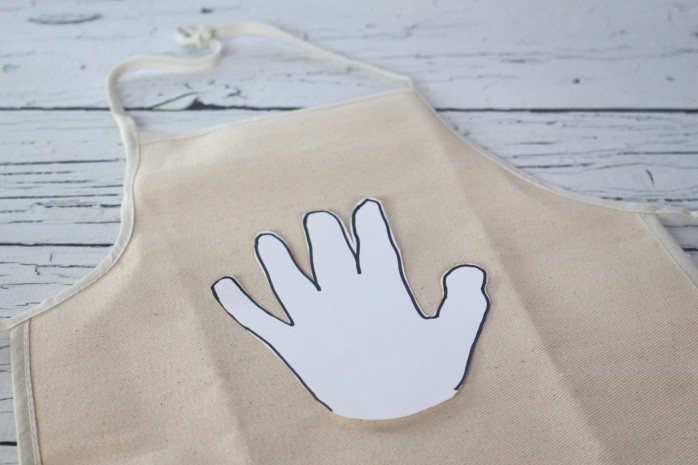 How to make a DIY Thanksgiving Apron for kids, a super cute craft that will become a family treasure.