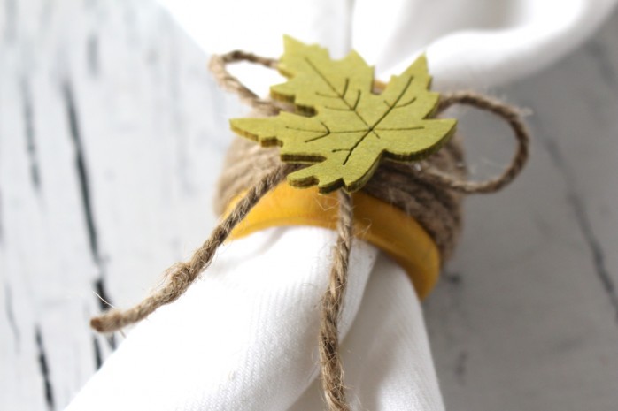 Napkin Ring with Green Leaf for Thanksgiving