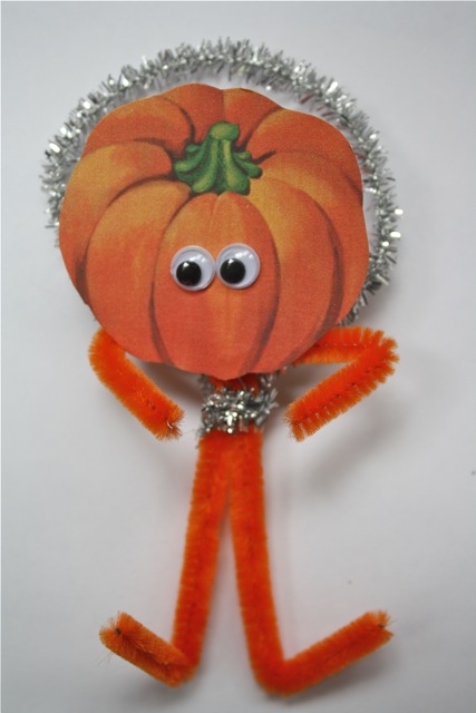 Halloween Pipe Cleaner Craft - Yesterday on Tuesday #halloween