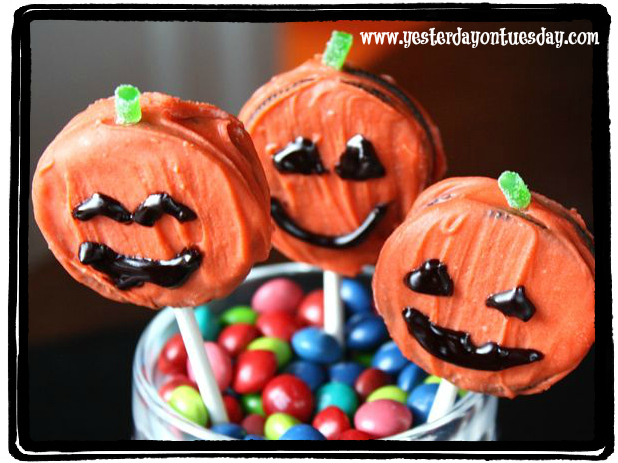Pumpkin Cookie Cake Pops - Yesterday on Tuesday #halloween treat #halloween cake pops