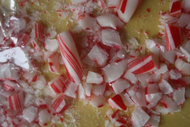 Candy Cane Chocolate Bars - Yesterday on Tuesday #candycanes #christmas #dessert