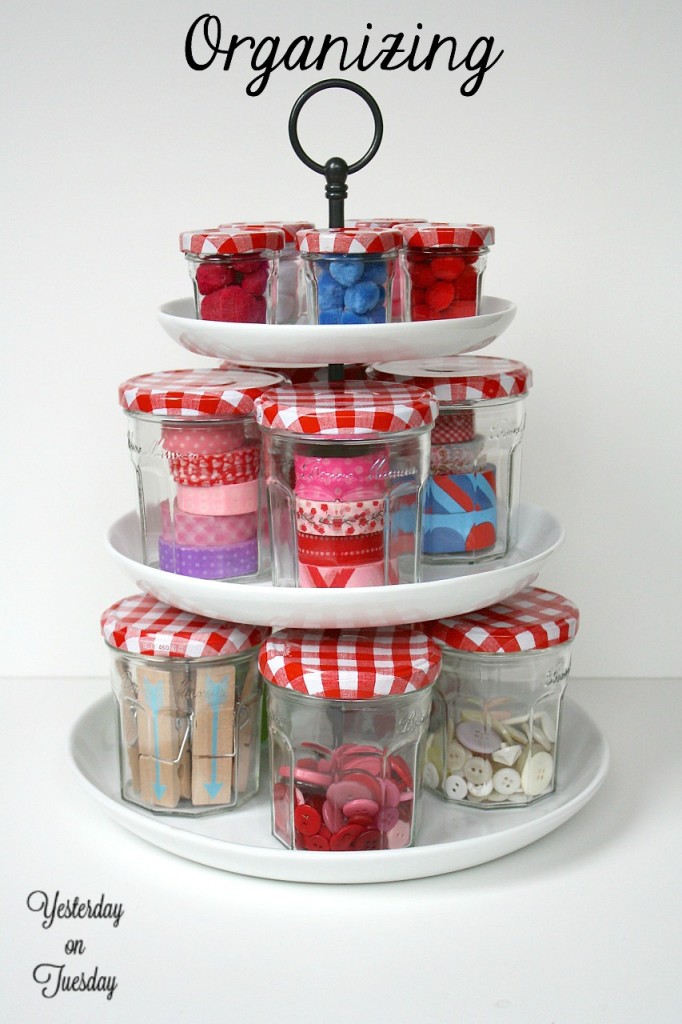 Save those glass jars and reuse them for organizing, entertaining and more from https://yesterdayontuesday.com #glassjars 