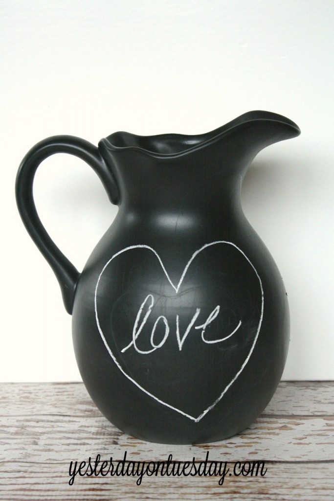 How to transform an unused pitcher into a chalkboard pitcher, great for holidays #chalkboard