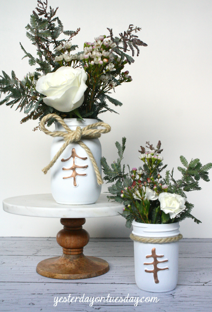 Rustic Mason Jar Centerpieces perfect for wedding receptions #masonjars #wedding