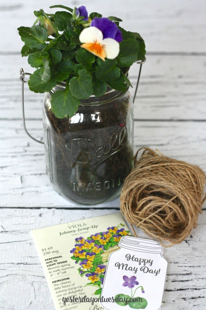 May Day Mason Jar Gift and free watercolor May Day  tag printables: An easy and thoughtful May Day gift for neighbors and friends.