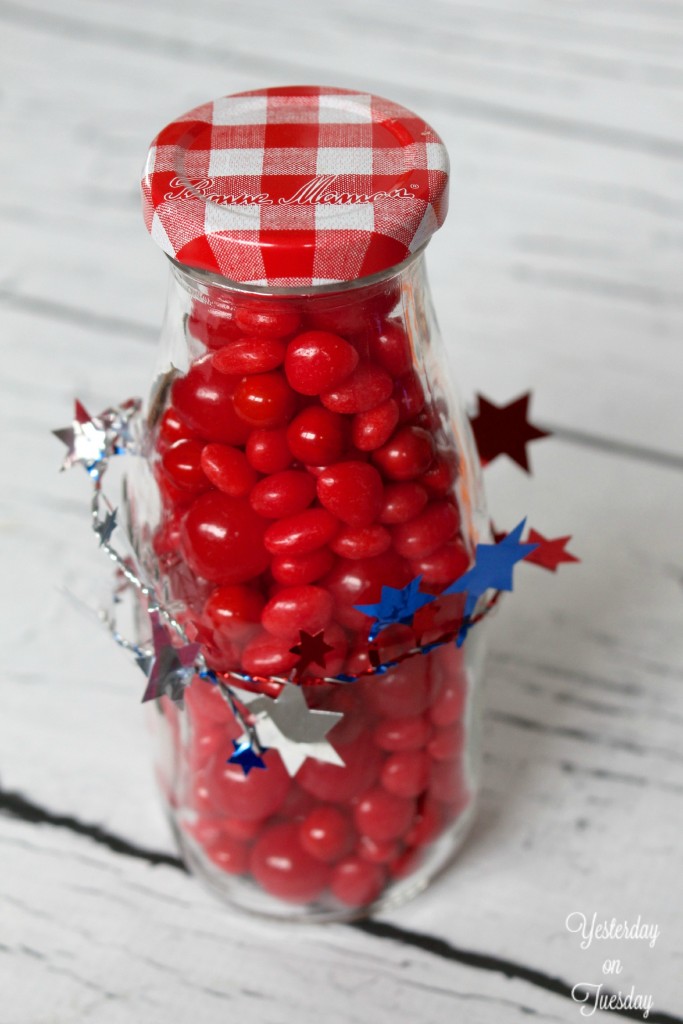 Create a Patriotic Party Caddy, a great hostess gift for a 4th of July party or get together!