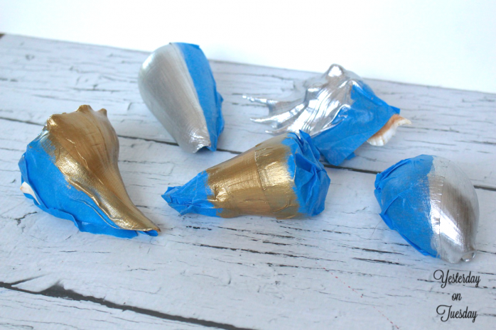 DIY Painted Metallic Shells, a designer knockoff for a fraction of the price. Great beachy decor idea.