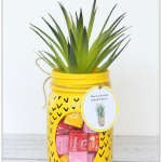 Transform a plain mason jar into a fun pineapple candy jar, plus free printable tags. Perfect back to school teacher's gift.