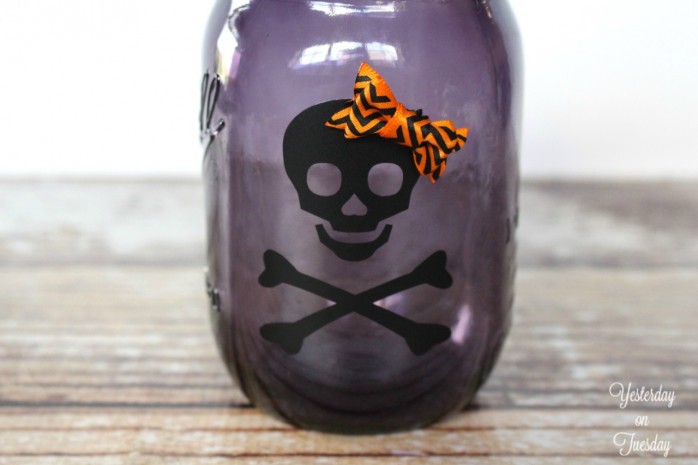 Lighted Halloween Mason Jar a fun and fast DIY decor or gift project