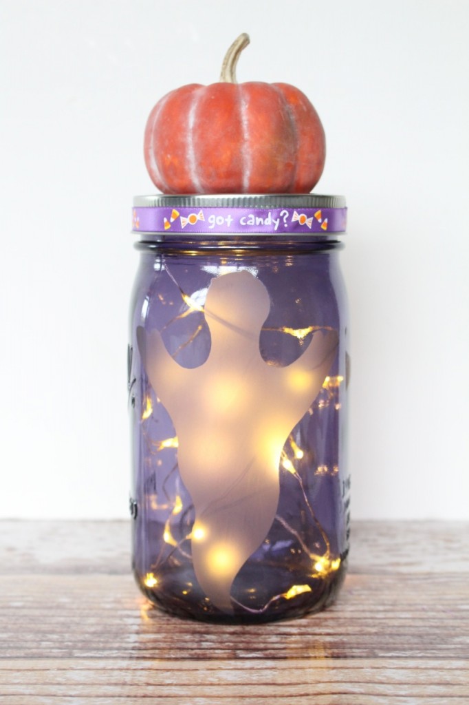 Ghostly Mason Jar, a fun Halloween decor or gift project