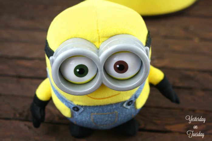 DIY Minion Lover's Gift in a Jar, a fun present for that Despicable Me and Minion movie fan. Plus free printables!