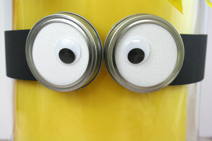 DIY Minion Lover's Gift in a Jar, a fun present for that Despicable Me and Minion movie fan. Plus free printables!