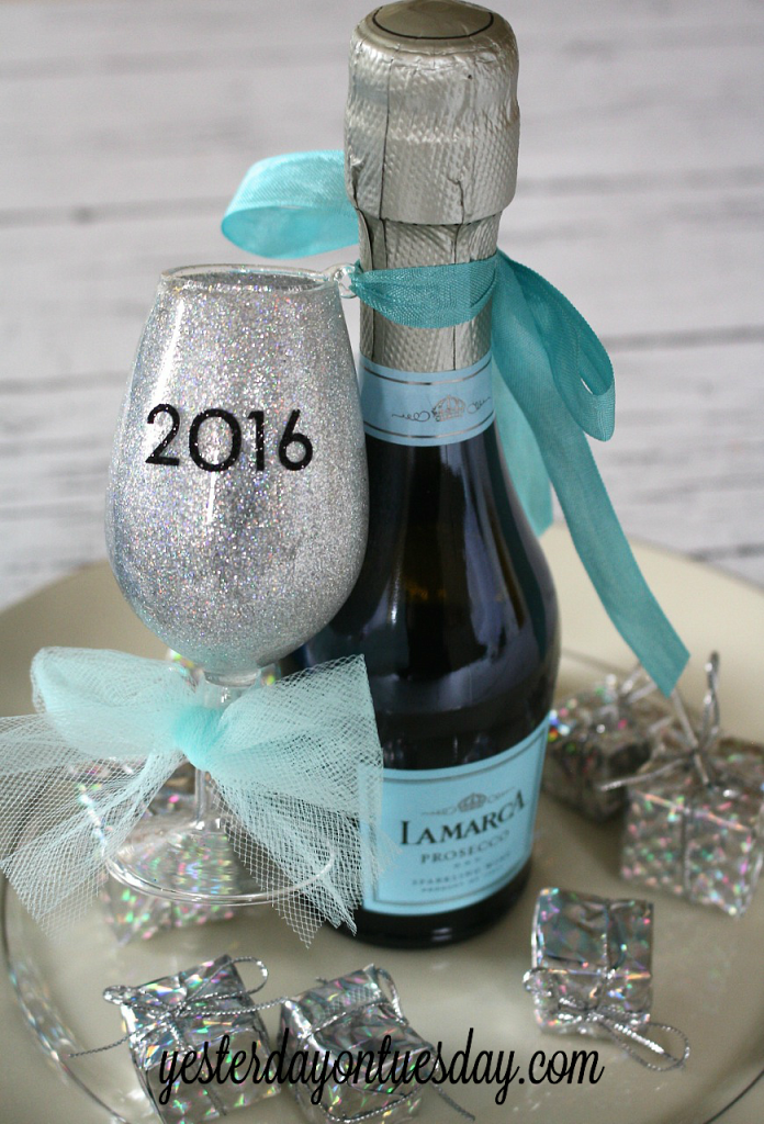 DIY Sparkly New Year's Eve Party Favors, a great idea for your New Year's celebrations