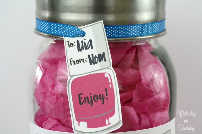How to assemble a Nail Lover's gift in a Jar, perfect present for your tween or teen daughter, or your BFF! Free printable label and tags, looks fabulous in a mason jar.