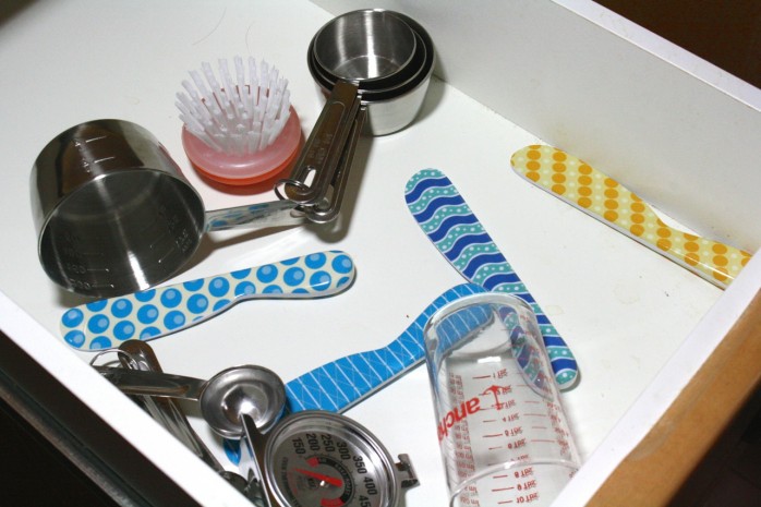 How to permanently organize your messy kitchen drawer, an easy DIY  organizing solution.