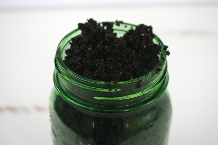 DIY Coffee Mint Scrub in a Mason Jar plus free printable tags and labels.