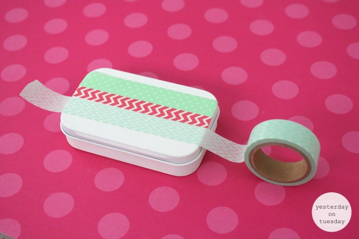 How to transform a mint tin into a cute business card holder! Awesome and free hack and great recycling/upcycling idea.