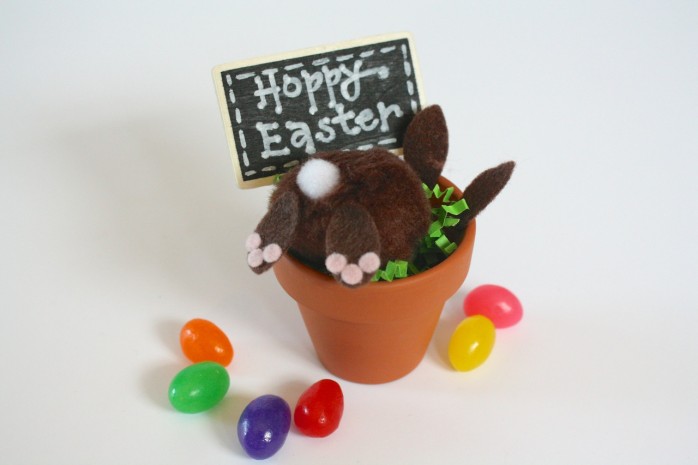 Bunny Butt Flower Pot, a cute craft and great place card idea for Easter. Fun kid's craft for Easter too!