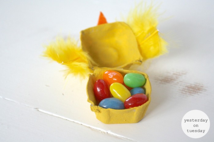 DIY Egg Carton Easter Chicks, a great spring craft for kids! Part of Craft Lightning.
