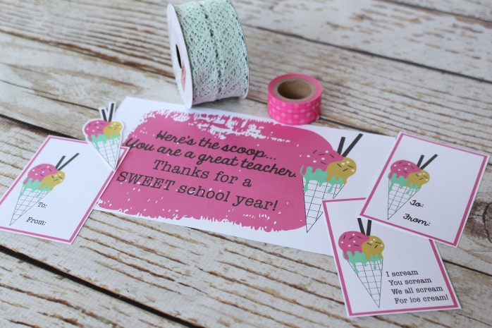 Teacher Gift in a Jar: Ice Cream themed teacher appreciation gift in a jar with printable gift tags and label. Great for end of the year teacher presents!