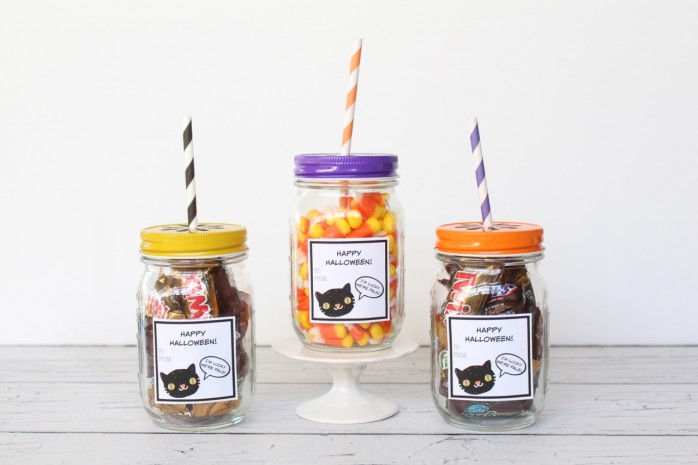 Happy Halloween Mason Jar Gift and Labels: Cute labels to print out and transform any mason jar into a fun Halloween gift.