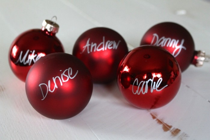 Simple Christmas Placeholders: The simple trick to transforming plain Christmas ornaments into festive personalized Christmas Placeholders! Fast and fun decor project.