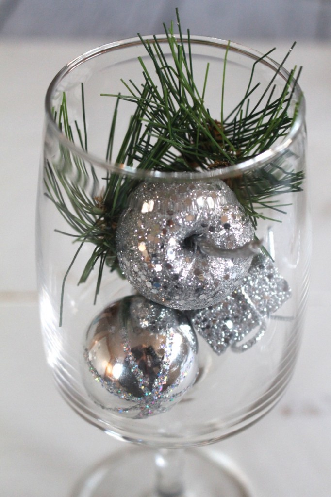 Magical Dollar Store Centerpiece: How to make a stunning centerpiece for Christmas Dinner and New Year's with a few items from the dollar store.