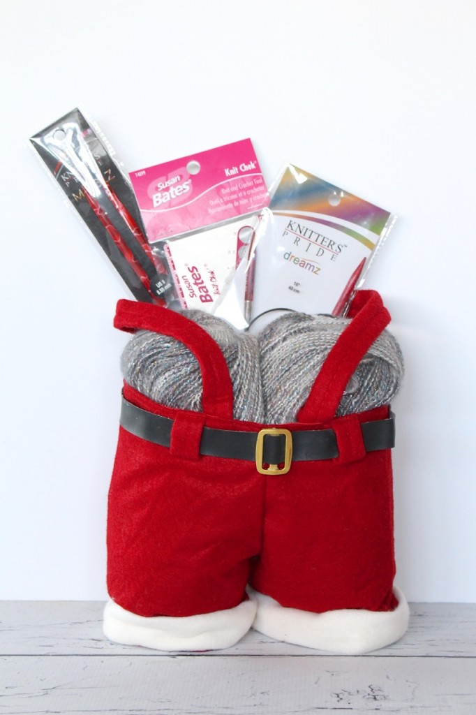 7 Last Minute Gift Basket Ideas for the Knitter, Organizer/Planner, Sports Fan, Baker, Family, Jewelry Maker and Artist. Creative packaging ideas too!