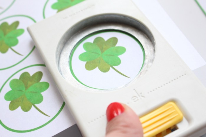 Lucky St. Patrick's Day Jar: Darling mason jar gift for St. Patrick's Day with printable labels. 