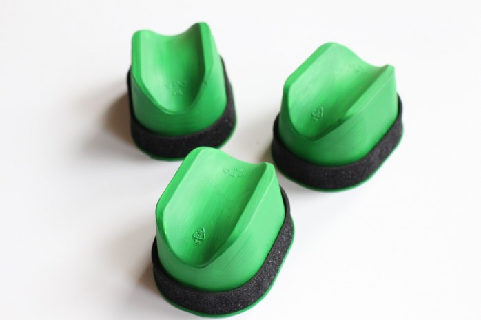 Leprechaun Candy Hats: How to transform plastic containers into cute Leprechaun Hats filled with candy for St. Patricks Day! Awesome classroom craft project for kids.
